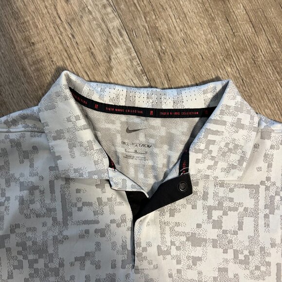 Nike Tiger Woods TW Golf Shirt Medium - Picture 4 of 5